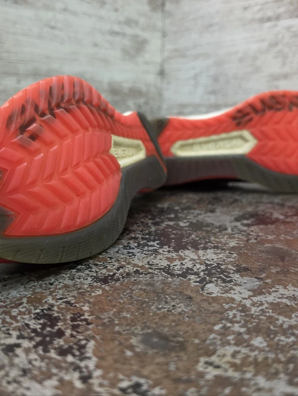 Womens Saucony Liberty ISO Running Shoes Sz 9.5 Used S10410-2 Orange Athletic